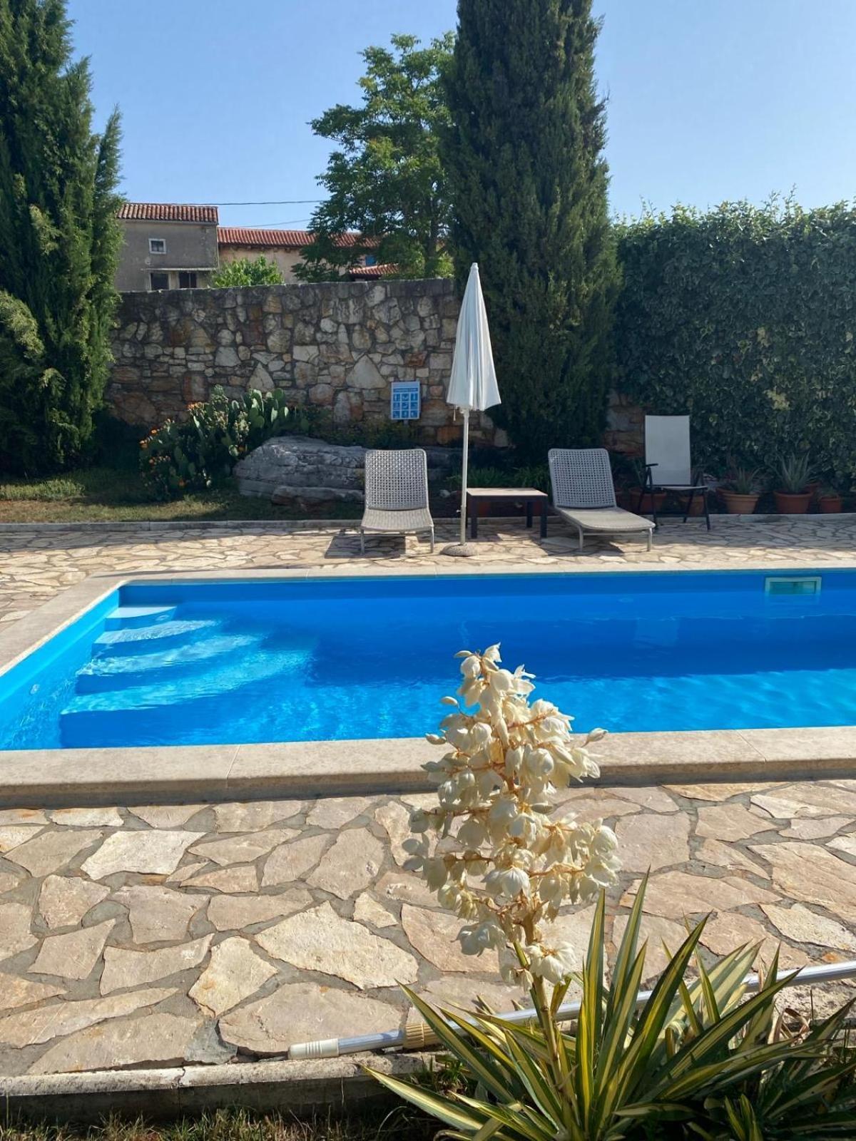 Domos Selene Casa Delle Farfalle Tinjan Exterior foto